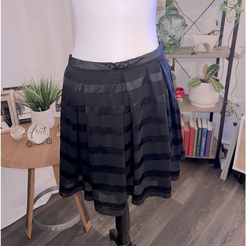 Darling size medium side zipper striped skirt